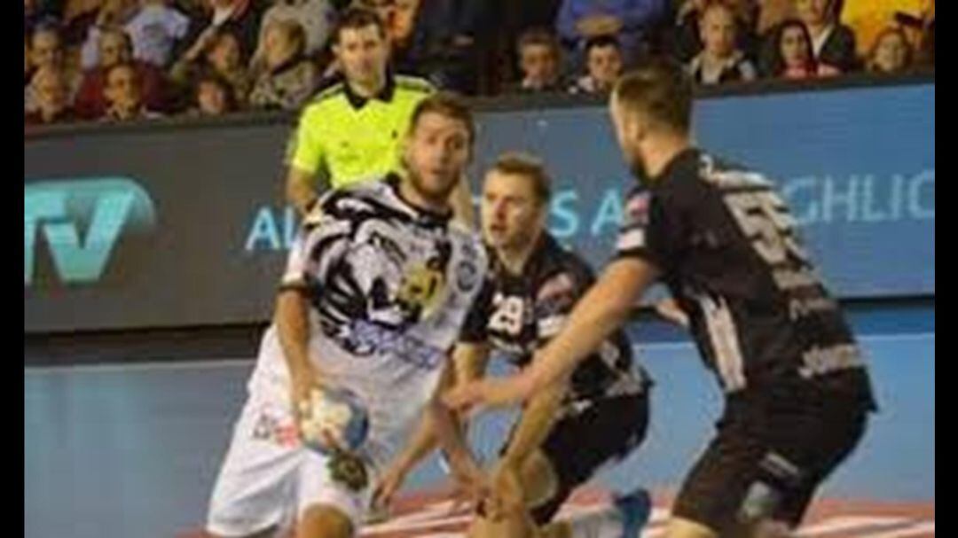 Iván Mosic estará un mes de baja 