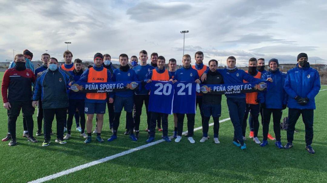 La plantilla de la Peña Sport inicia la segunda vuelta como líder de su grupo