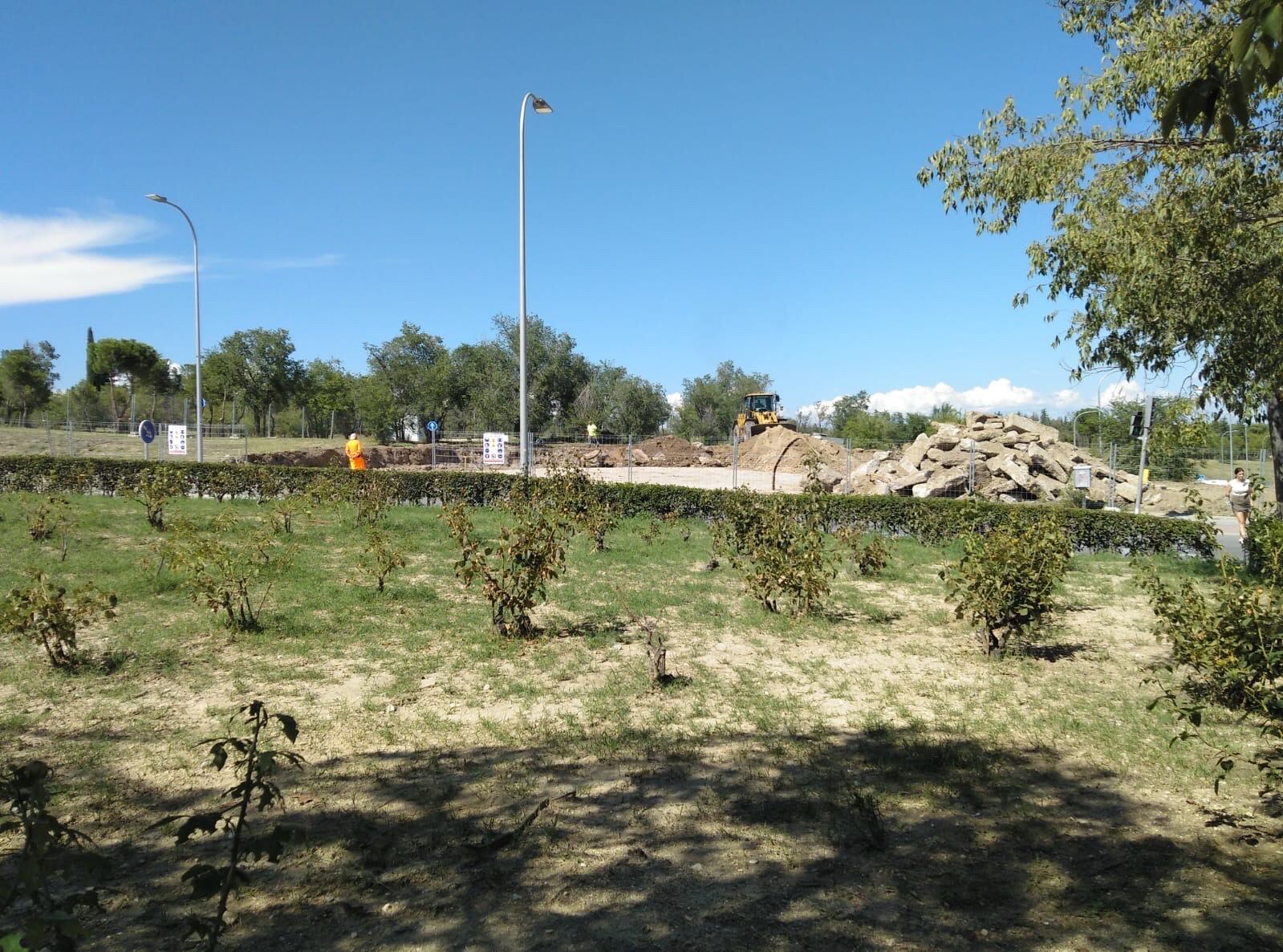 Imagen de las obras del nuevo cantón de limpieza en la Calle Abad Juan Catalán, en Vicálvaro