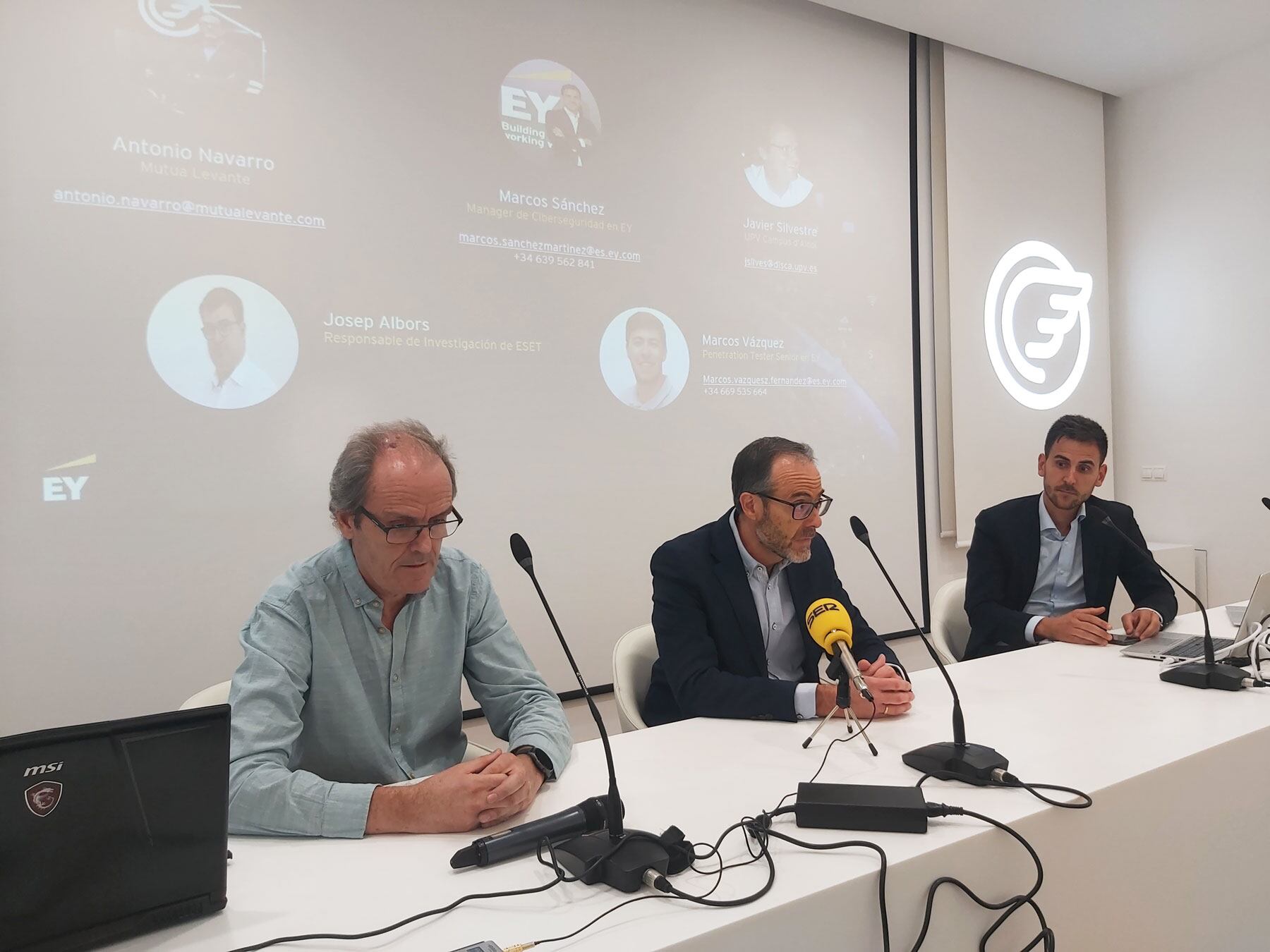 Javier Silvestre del Campus de Alcoy de la UPV, Antonio Navarro de Mutua Levante y Marcos Sánchez, de la empresa organizadora, en la presentación del congreso a los medios