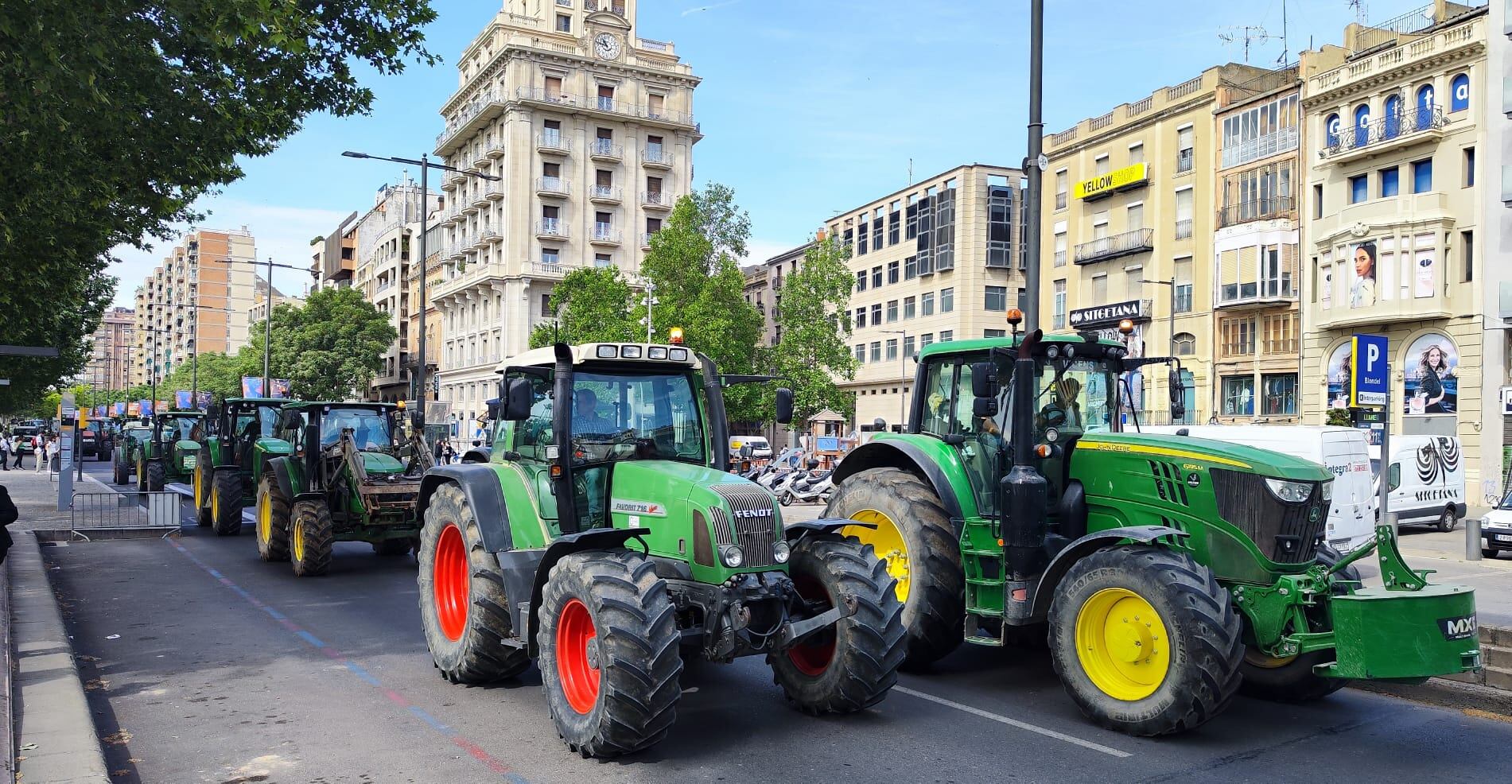 Una tractorada convocada per Unió de Pagesos.