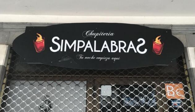 Fachada del bar Simpalabras, ubicado en el Cuadrilátero de La Laguna. El local permanece cerrado, aunque no clausurado.