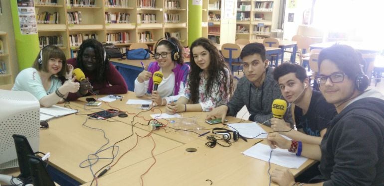 Los alumnos del IES de la La Marisma participan en la Clase en Abierto del 26 de abril. 