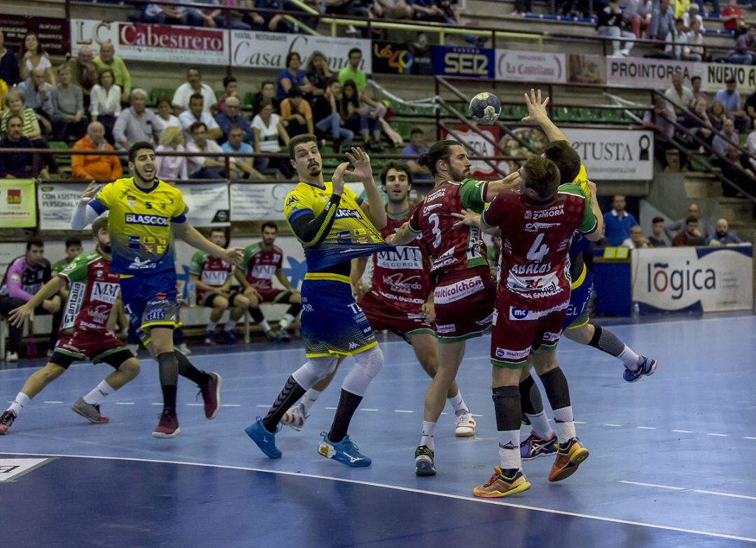 Braz sale del Villa de Aranda por lesión y Leonel, además de Piovarsich, tienen propuesta de rescisión de contrato