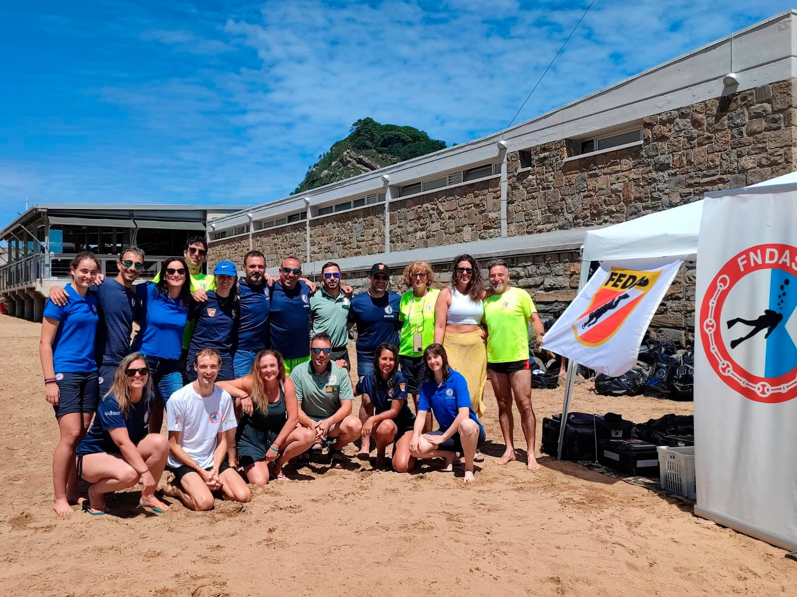 El GEAS de la Guardia Civil en La Rioja participa en las jornadas de buceo adaptado celebradas en Guetaria