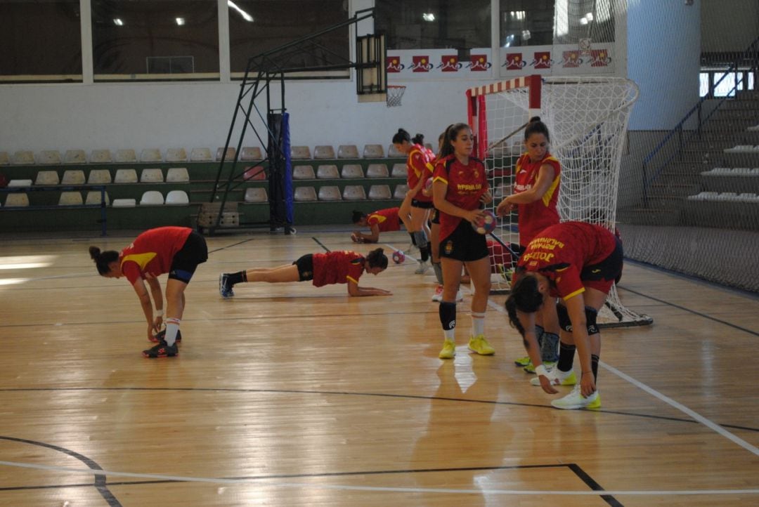 Las Guerreras ya trabajan en la casa del balonmano almeriense.