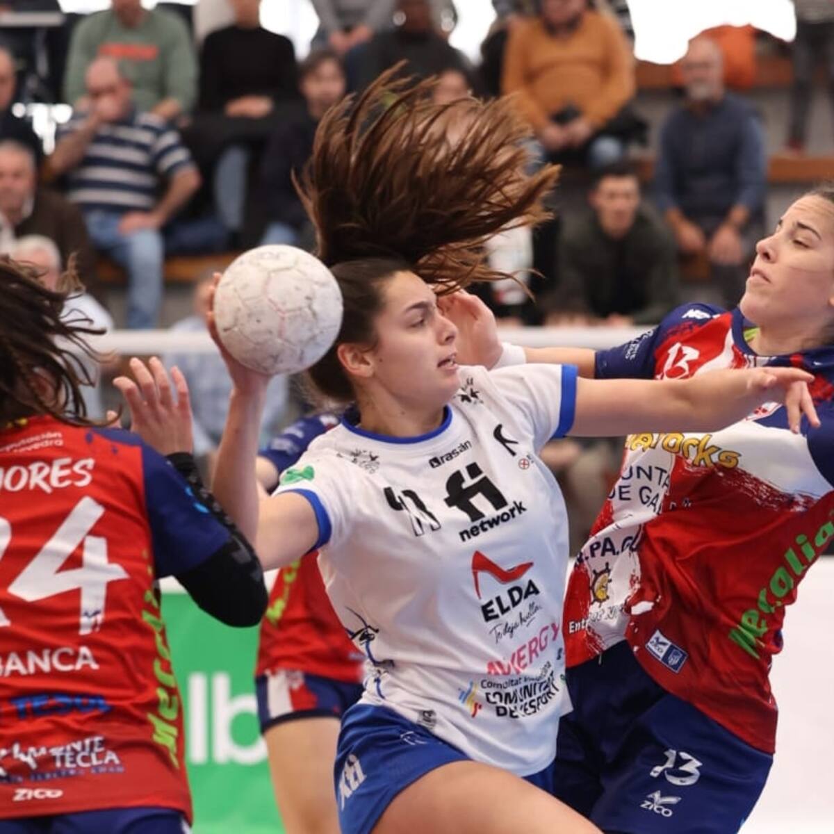 El Elda Prestigio no pudo dar la sorpresa en la pista del Mecalia Atlético Guardés (29-22)