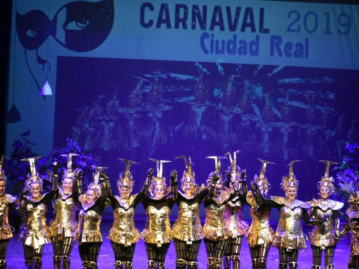 El "Arlequín de Oro" presidirá los Jardines del Torreón durante un año