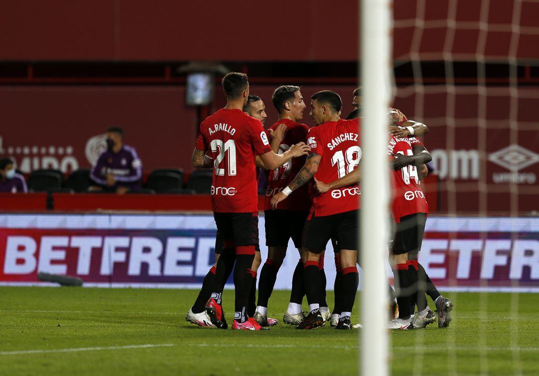 El Mallorca celebra el gol frente al Málaga CF.