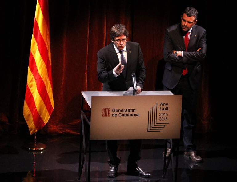 El president de la Generalitat, Carles Puigdemont, manté la cimera sobre el referèndum