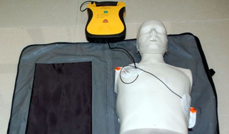 Los desfibriladores cuentan con una baja inversión que posibilitaría su adquisición, según CSIT