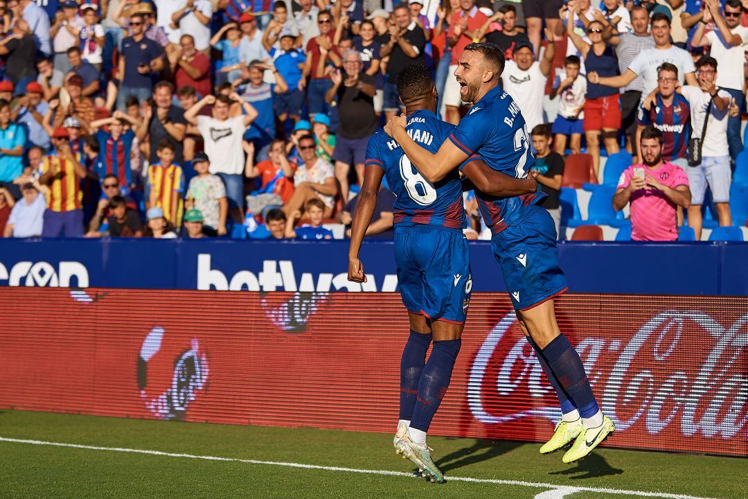 El Levante celebra su gol ante Osasuna.