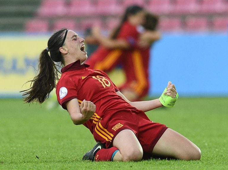 Eva Navarro celebra su primer gol frente a Alemania. 