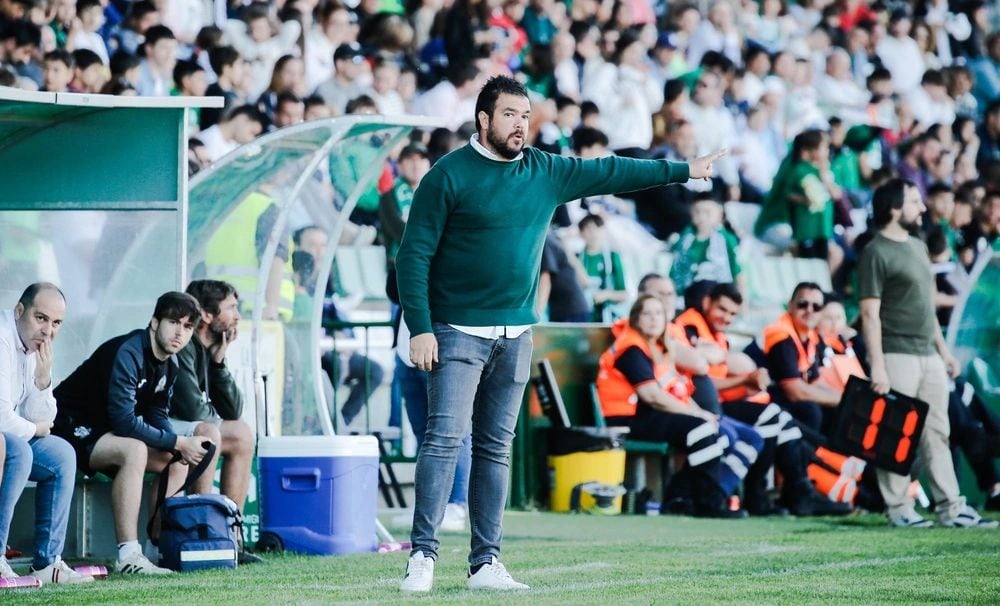 Carlos Gómez dirige al CD Toledo en el Salto del Caballo