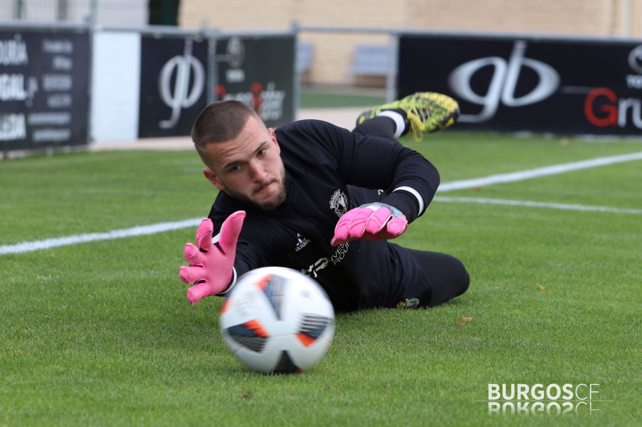 Jona Morilla en un entrenamiento con el primer equipo del Burgos CF. / Foto: BCF Media