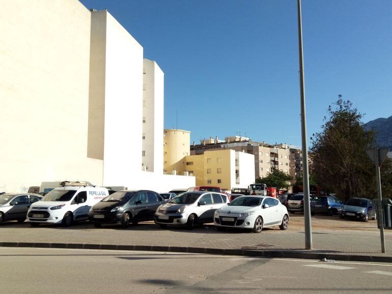 Solar donde se construirá la futura estación de autobuses provisional de Dénia.