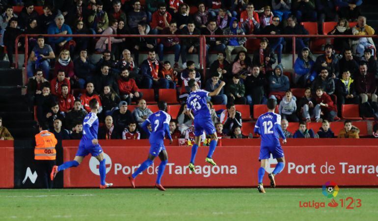 Els jugadors del Reus celebren la victòria al Nou Estadi davant el Nàstic.