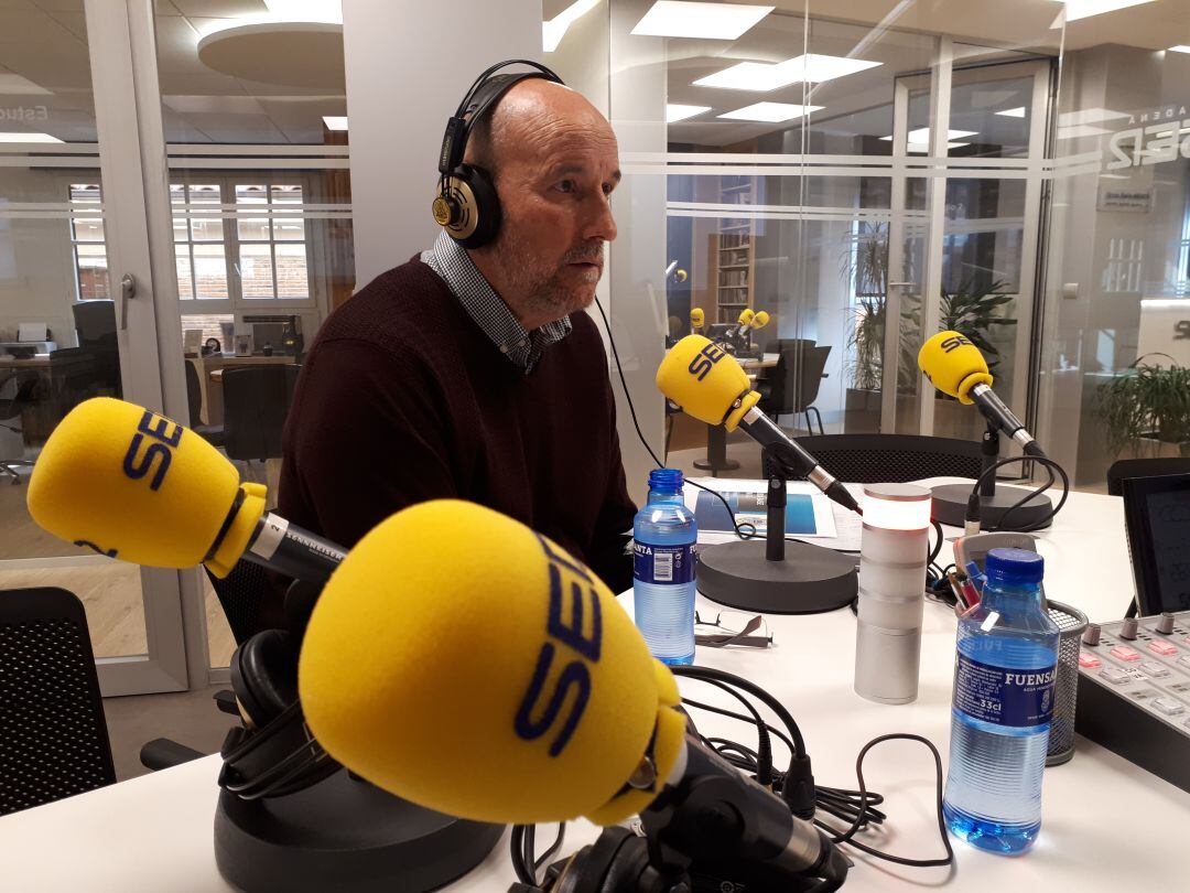 Luis Mezquita en los estudios de Radio Aranda - Cadena SER.