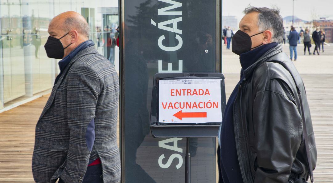 Vacunación en el Centro Cultural Miguel Delibes de Valladolid