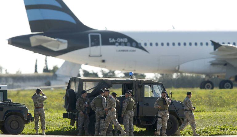 El avión libio secuestrado.