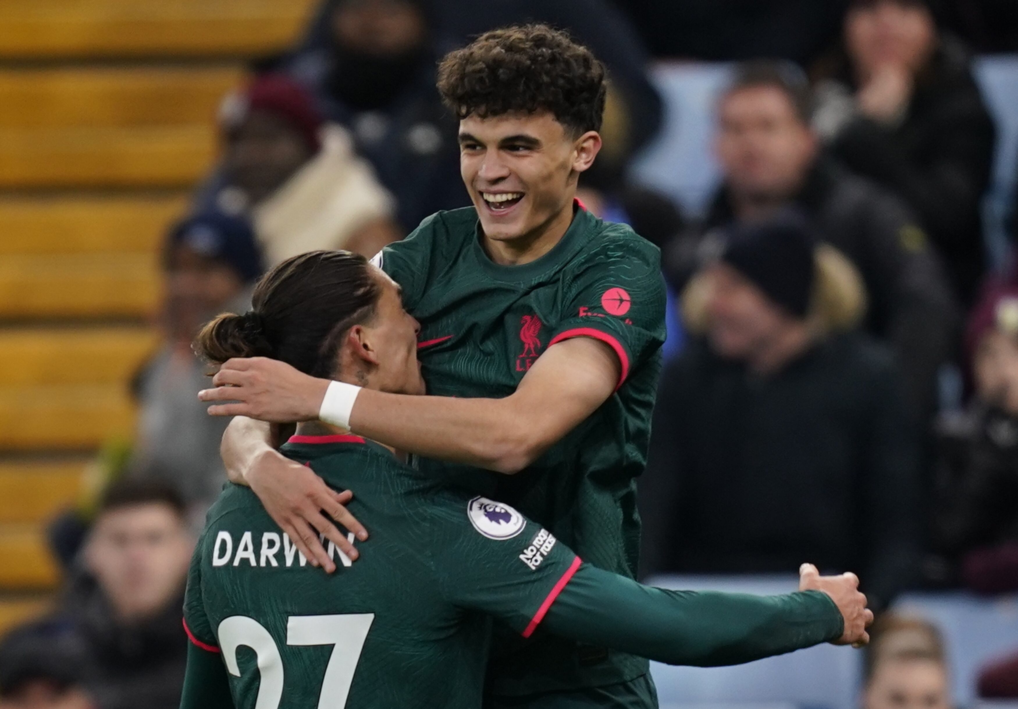 Birmingham (United Kingdom), 26/12/2022.- Liverpool&#039;s Stefan Bajcetic (R) celebrates with Darwin Nunez (L) after scoring the 1-3 during the English Premier League soccer match between Aston Villa and Liverpool in Birmingham, Britain, 26 December 2022. (Reino Unido) EFE/EPA/Tim Keeton EDITORIAL USE ONLY. No use with unauthorized audio, video, data, fixture lists, club/league logos or &#039;live&#039; services. Online in-match use limited to 120 images, no video emulation. No use in betting, games or single club/league/player publications
