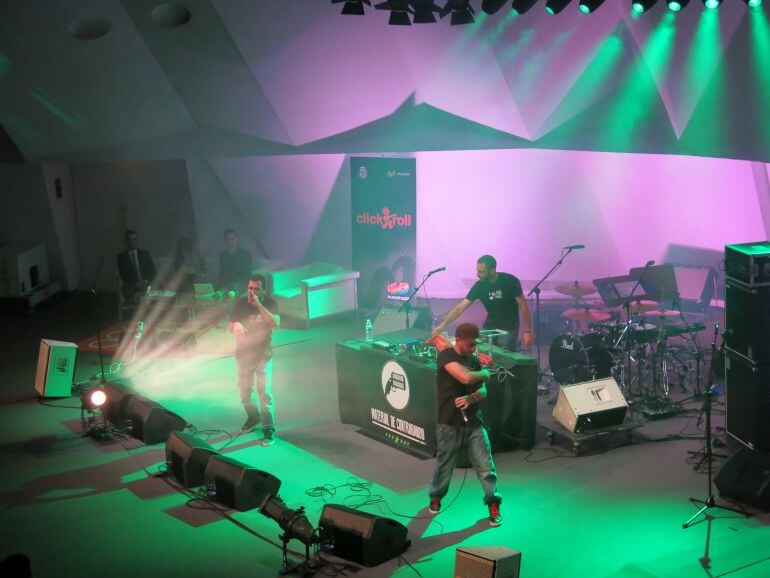 Actuación de Material de Contrabando.