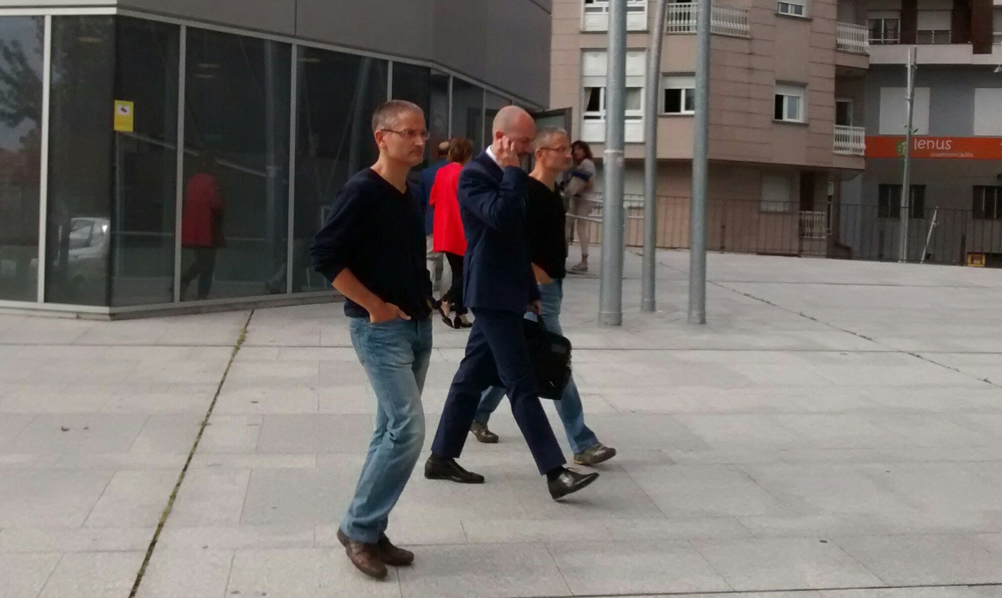 Foto de archivo. Gemelos policías entran en el edificio judicial en Ourense.POLITICA ESPAÑA EUROPA GALICIA