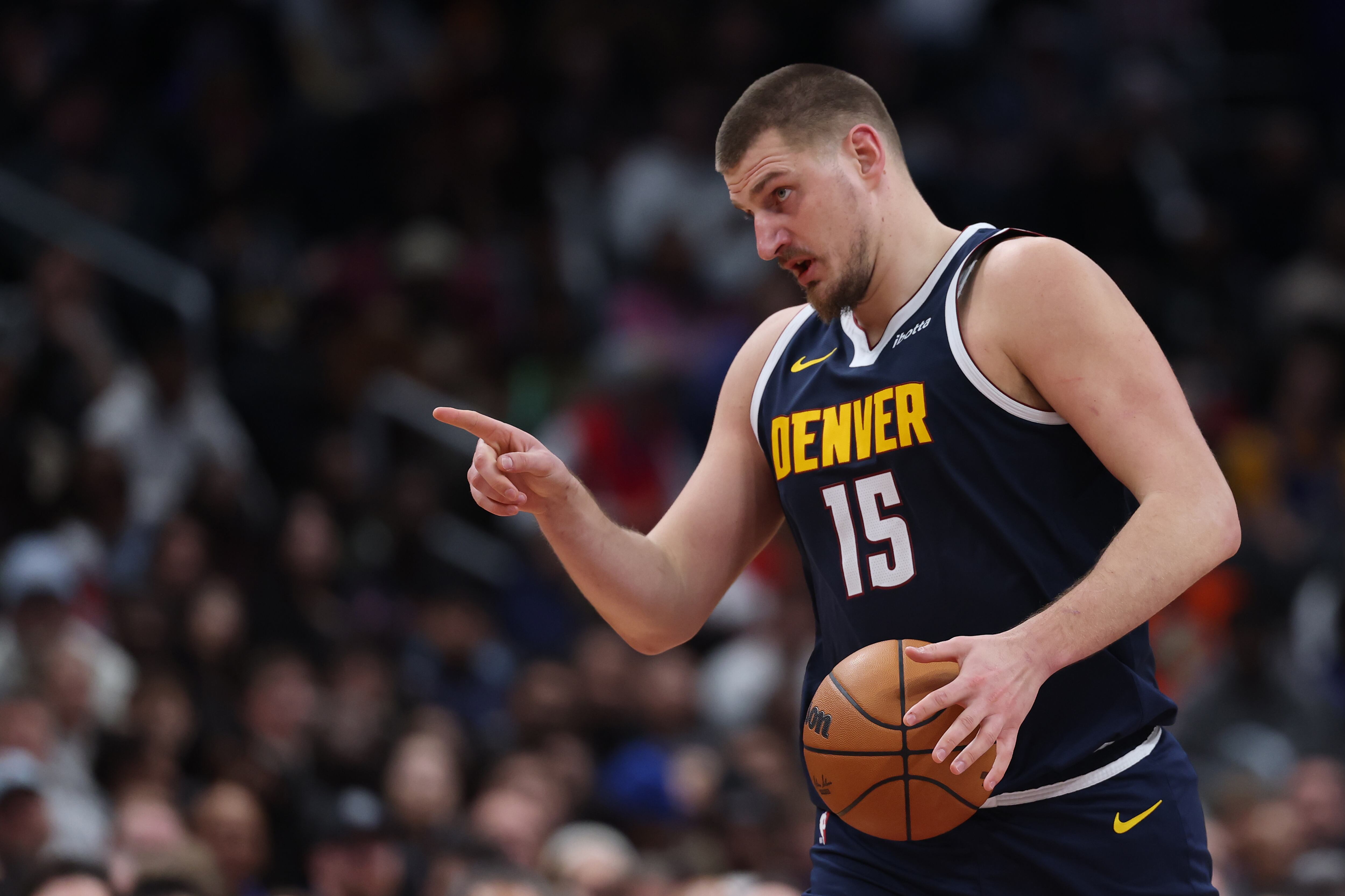 Nikola Jokic, líder de los Denver Nuggets, pide más a sus compañeros