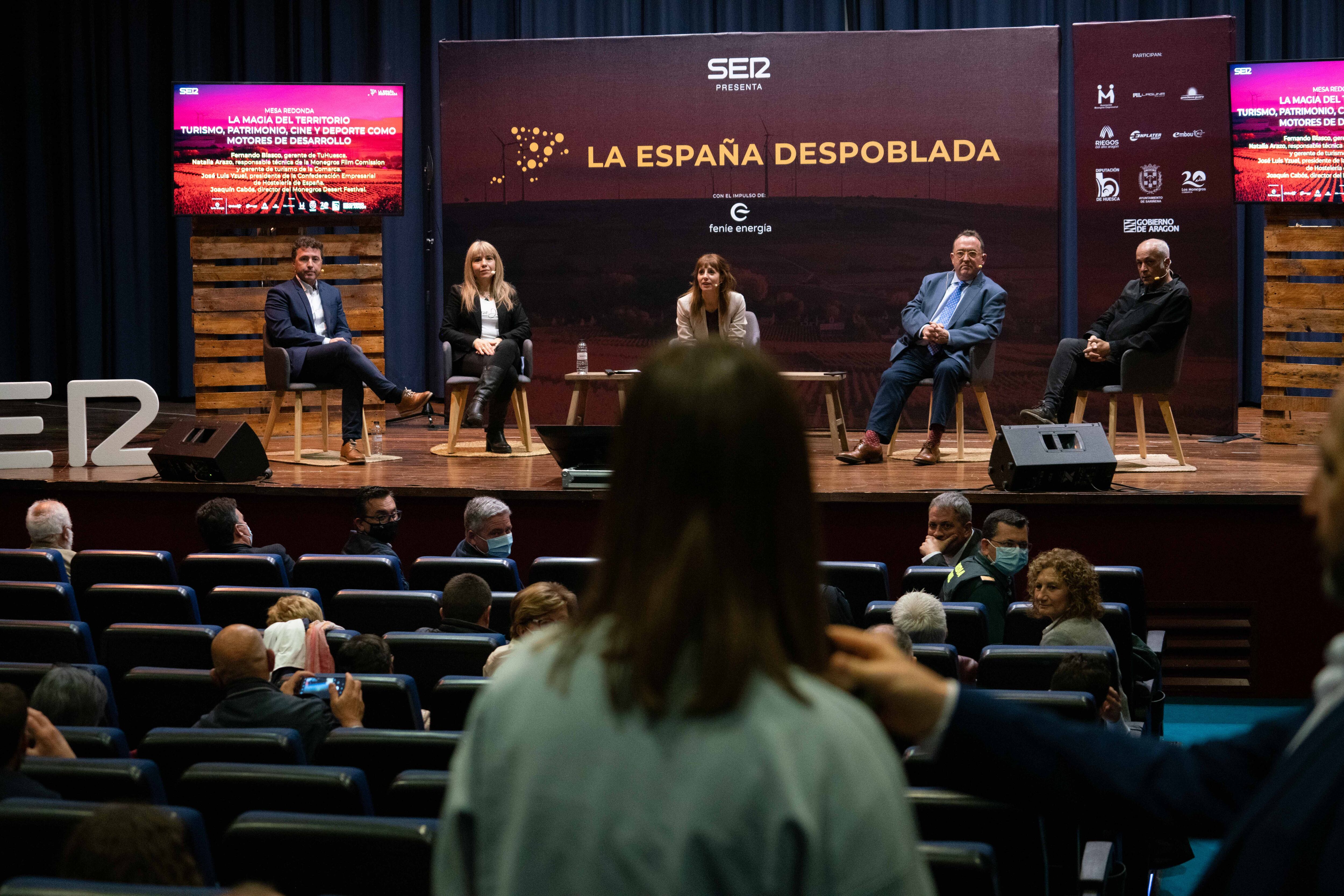 Mesa redonda &#039;La magia del territorio. Turismo, patrimonio, cine y deporte como motores de desarrollo&#039;