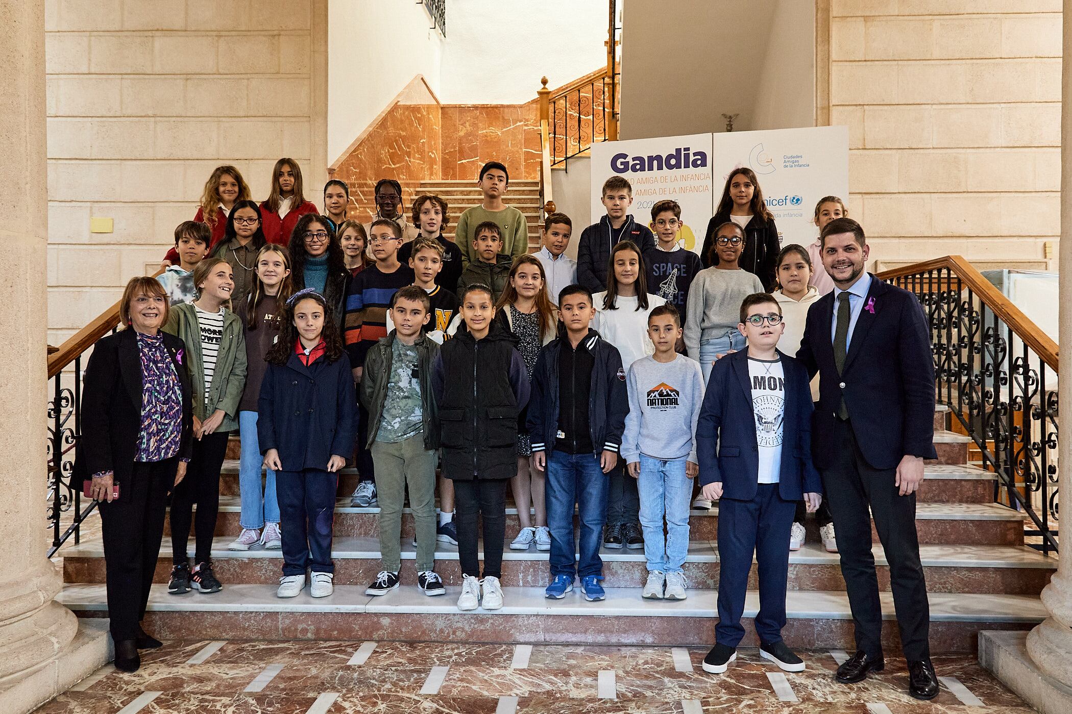 Niños y niñas que forman parte del quintó Consell de la Infància de Gandia.