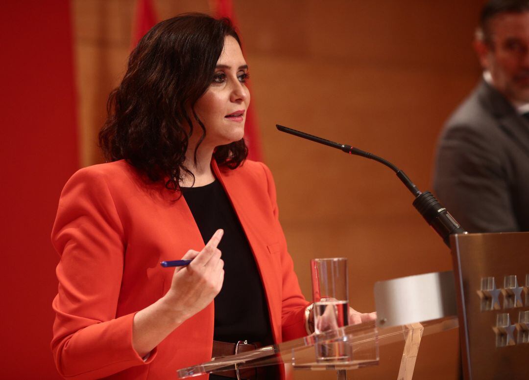 La presidenta de la Comunidad de Madrid, Isabel Díaz Ayuso, interviene en una rueda de prensa convocada tras la reunión del Plan Territorial de Protección Civil de la Comunidad de Madrid (PLATERCAM