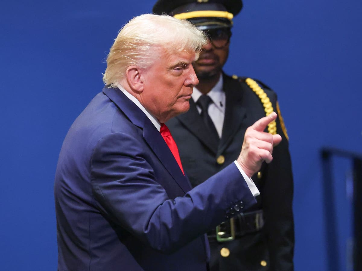 De los ataques a la ONU por unas escaleras mecánicas a la cancelación del programa de Jimmy Kimmel: la surrealista semana del trumpismo