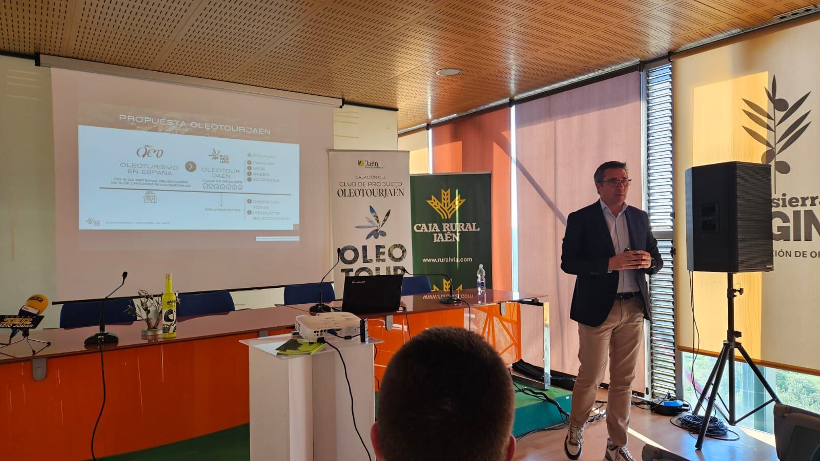 Intervención de Alberto Galloso, de 'Soluciones Turísticas', en su exposición en Bedmar