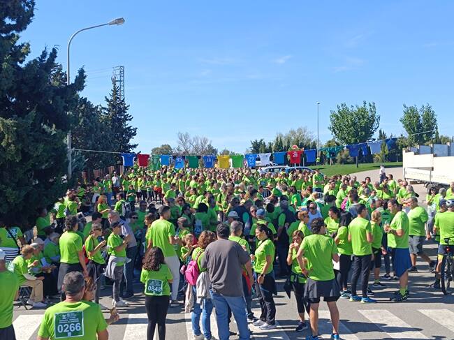 Cerca de 1.400 personas participaban en la marcha contra el cáncer. Foto: Felipe Puy