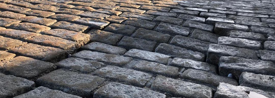 Empedrado de la playa de Mera