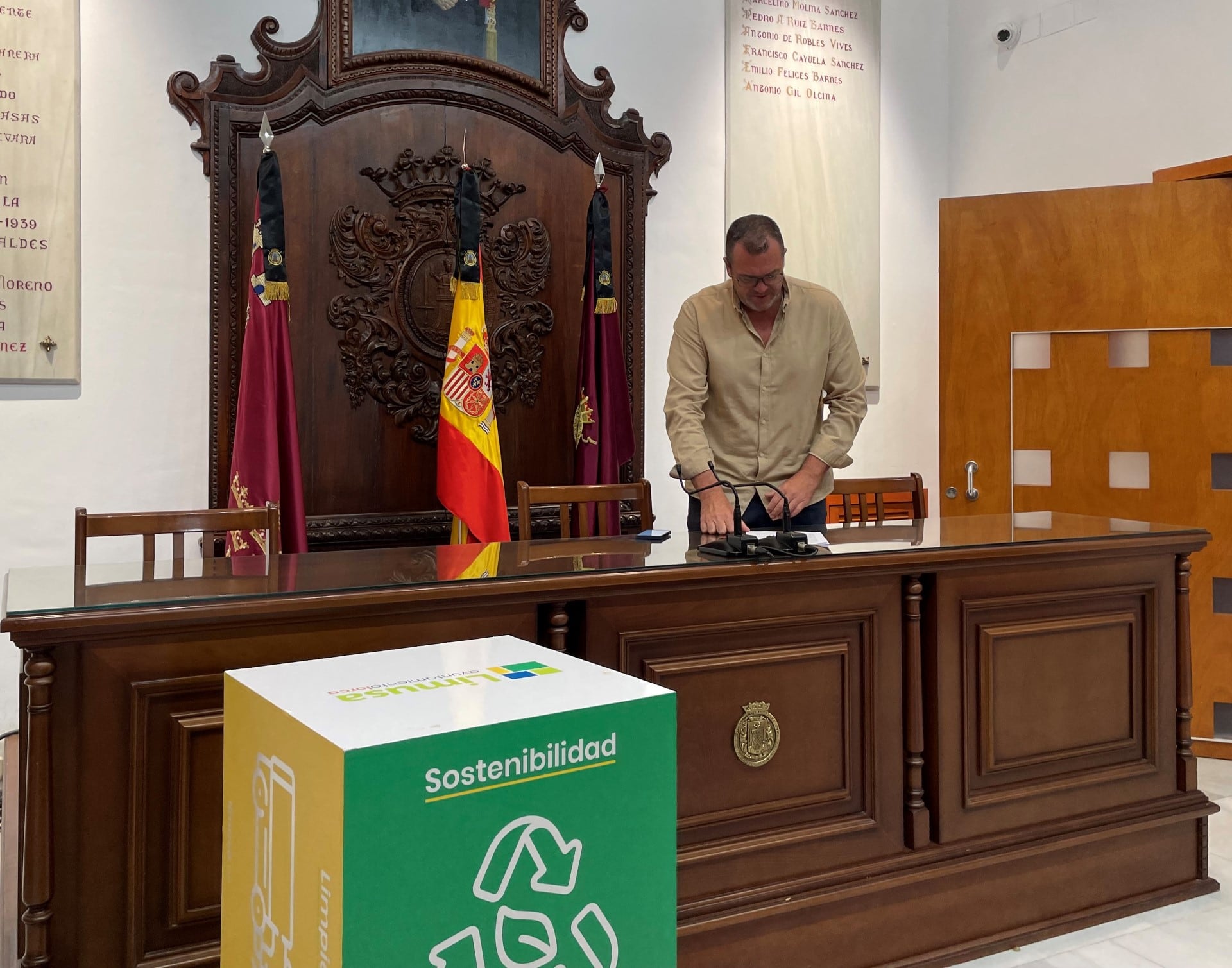 El concejal de Limusa, Juan Miguel Bayonas, ha hecho público el balance anual tras el cierre del ejercicio 2023 por parte de la empresa municipal de limpieza de Lorca.