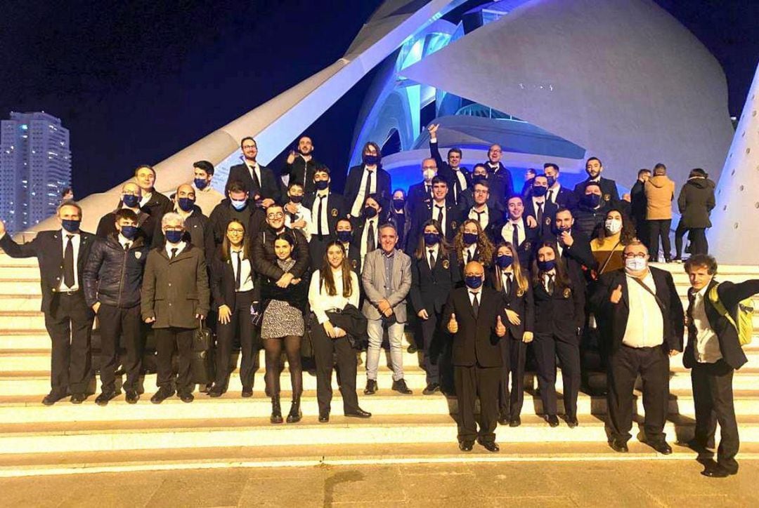 La banda de música de Ador tras su participación en el certamen 