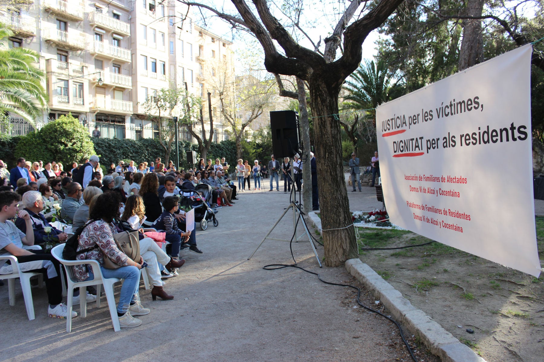 El acto ha tenido lugar e el parque de La Glorieta con más de un centenar de asistentes