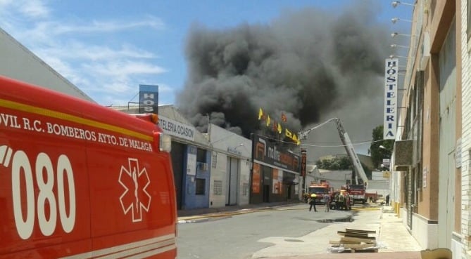 Incendio en una nave del polígono industial El Viso de Málaga