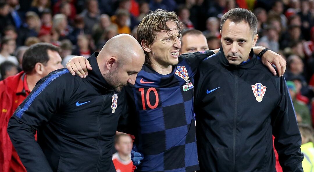 Luka Modric retirándose lesionado 