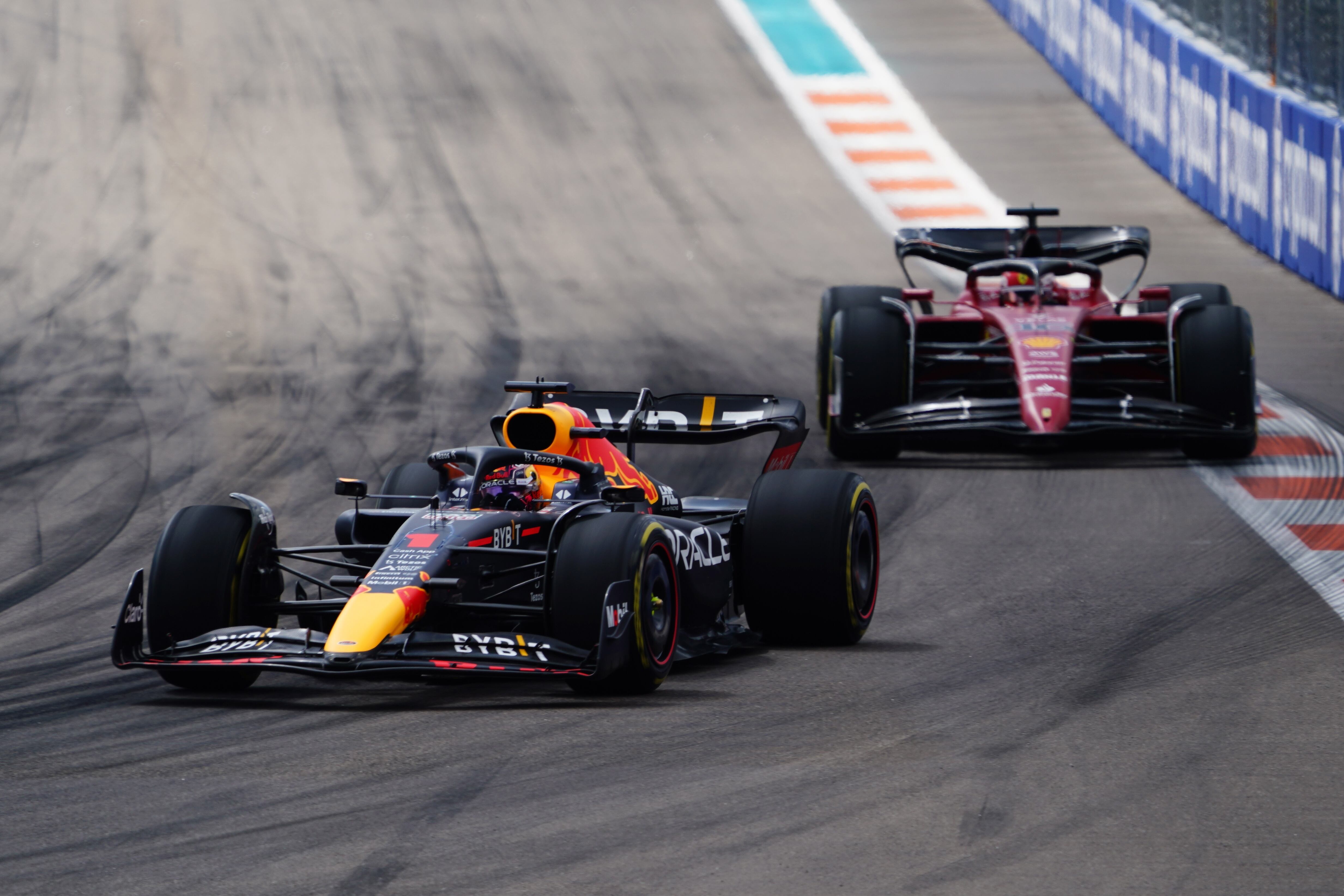 Max Verstappen por delante de Leclerc en el GP de Miami