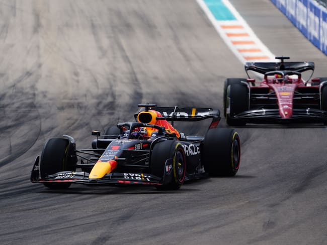 Max Verstappen por delante de Leclerc en el GP de Miami