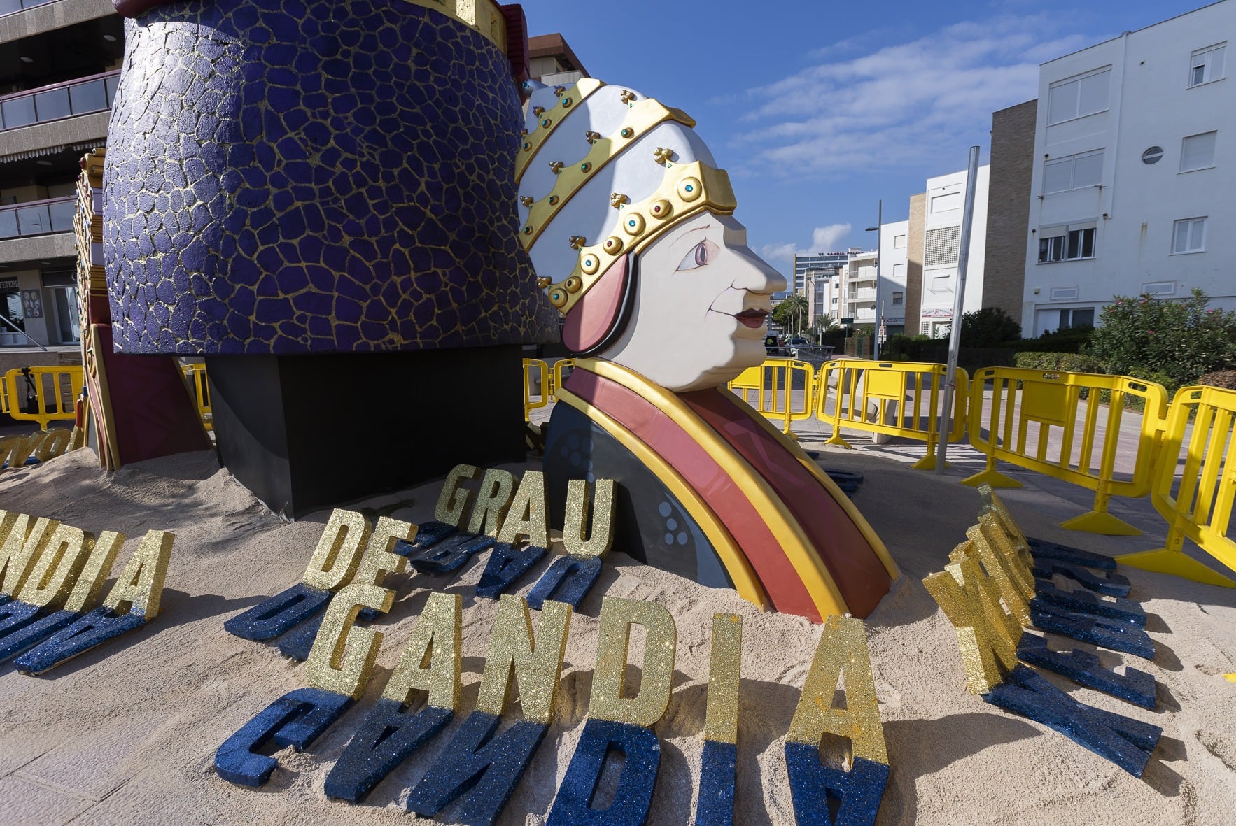 Falla Borgiana plantada en el passeig Marítim de Gandia el pasado año.