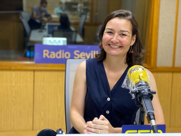 Marta Toscano, en los estudios de Radio Sevilla.