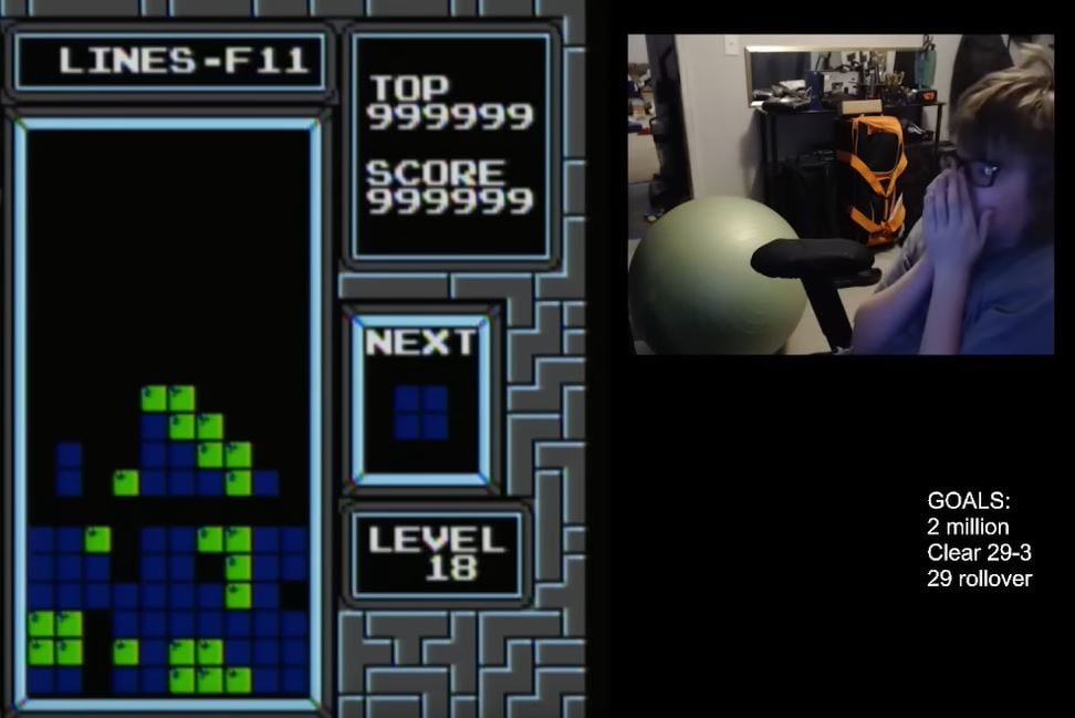 El momento en el que el joven vence al Tetris