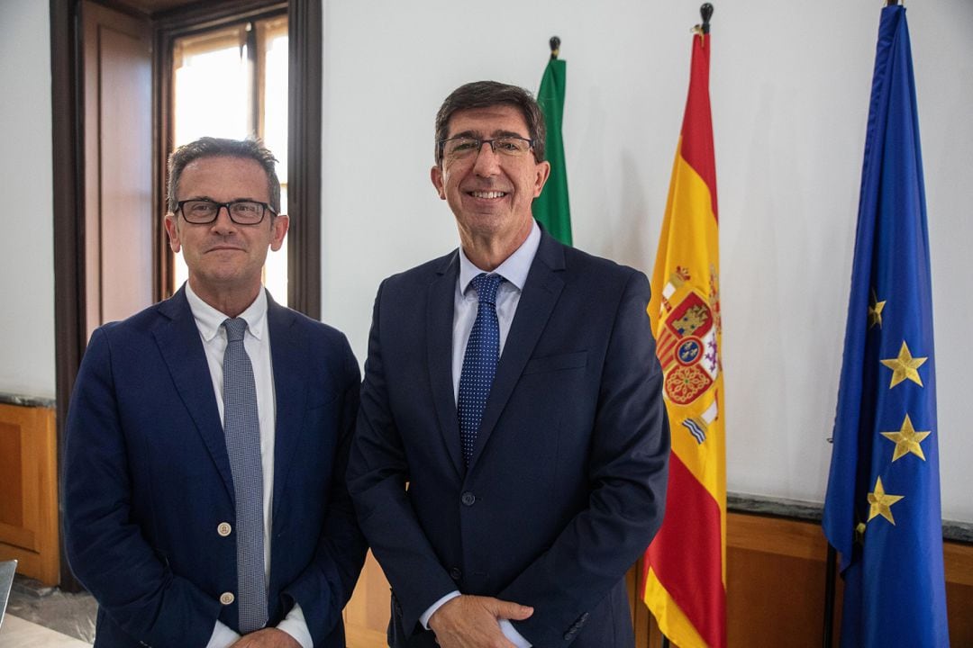 El delegado de Turismo de la Junta en Granada, Gustavoz Rodríguez, junto al consejero del ramo y vicepresidente de la Junta, Juan Marín, en una foto de archivo