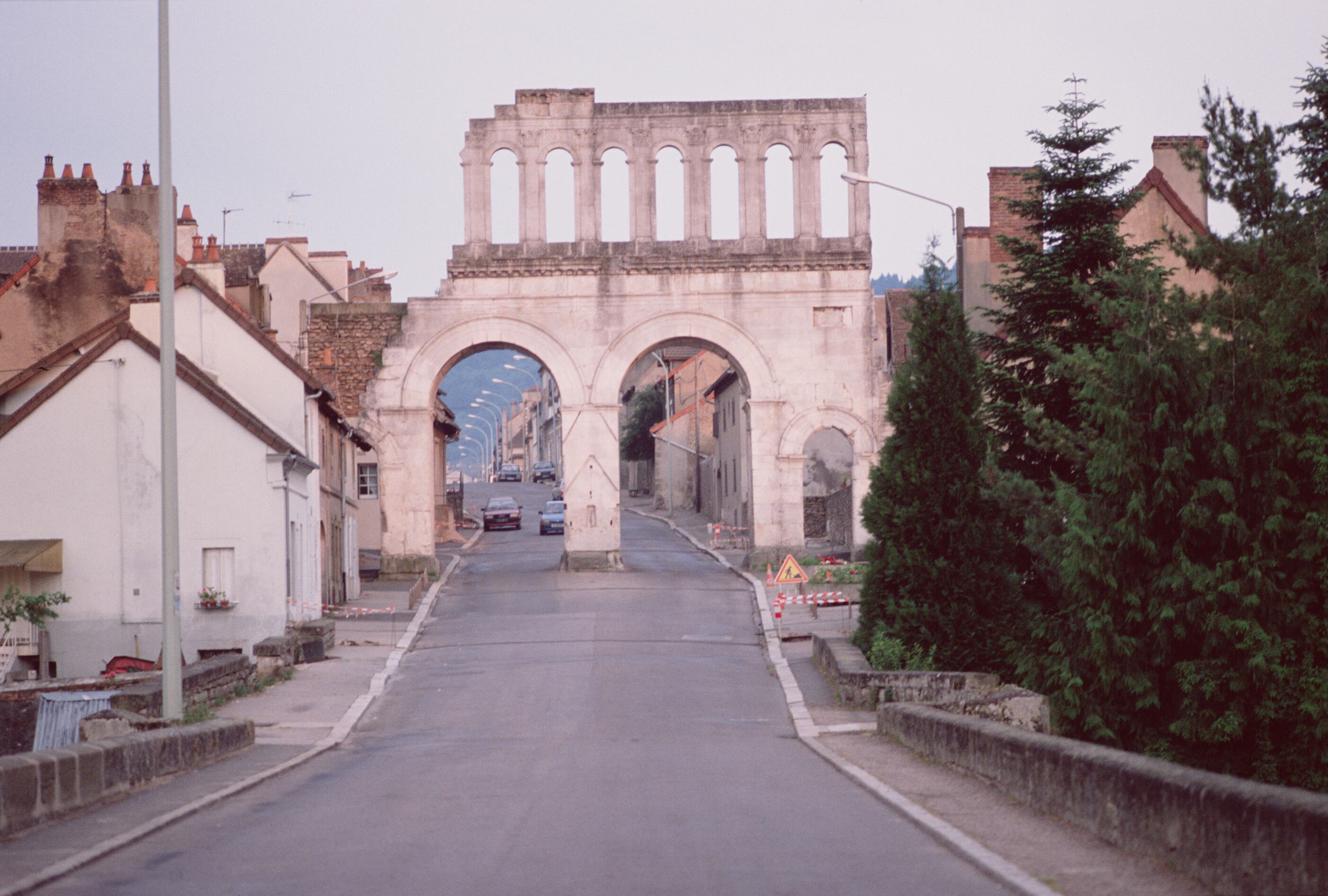 Puerta de Arroux en  Autun