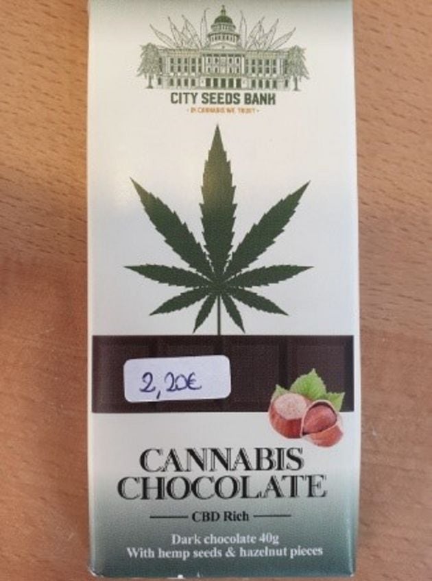 Chocolate con cannabis incautado.