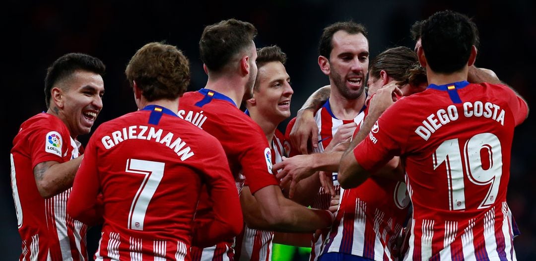 Los jugadores del Atlético de Madrid celebran un gol de Filipe Luis