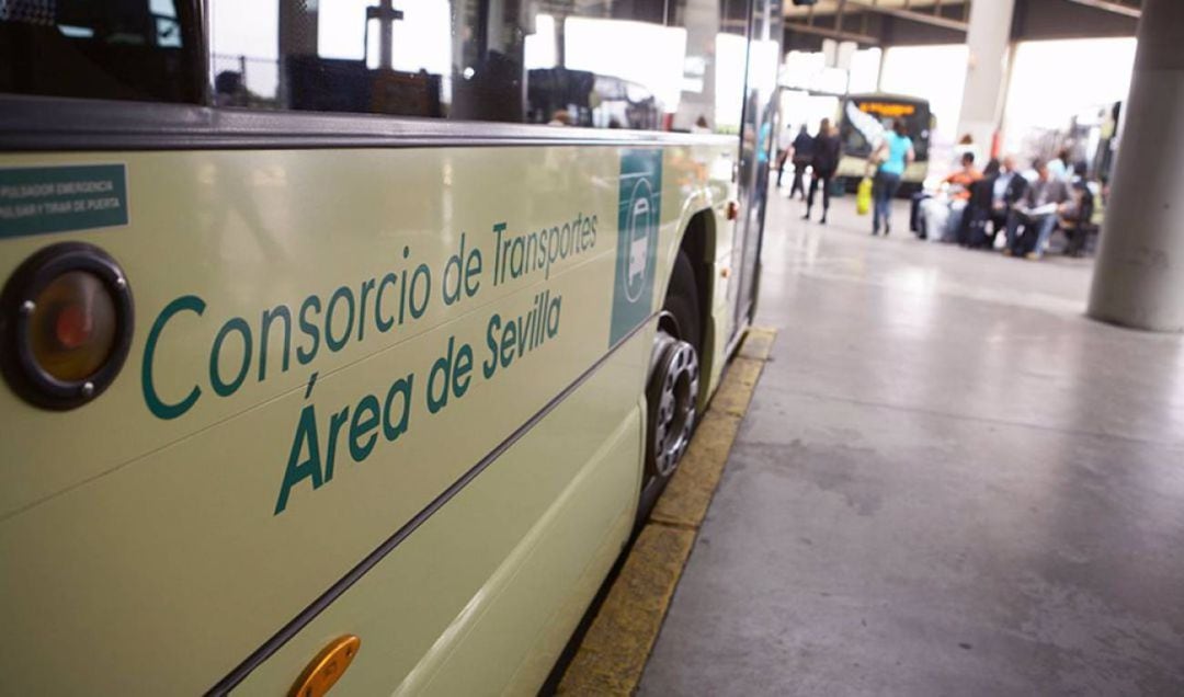 Un autobús del Consorcio de Transportes del Área de Sevilla.